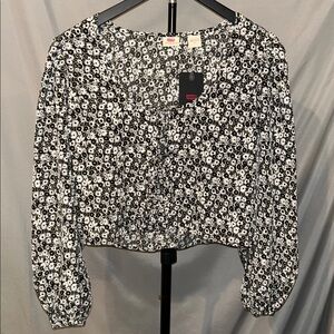 NWT Levi's Black and White Floral Blouse. Size large